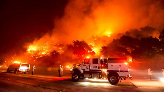 California'da kontrol altına alınamayan yangınlar 625'den fazla noktada devam ediyor California'da kontrol altına alınamayan yangınlar 625'den fazla noktada devam ediyor