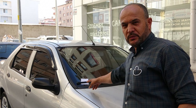 Çarptığı araca bıraktığı not 'insanlık ölmemiş' dedirtti! Çarptığı araca bıraktığı not 'insanlık ölmemiş' dedirtti!