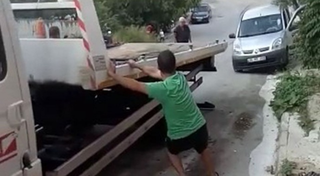Çekicinin iş kazası! Kurtarmak istediği araca çarptı