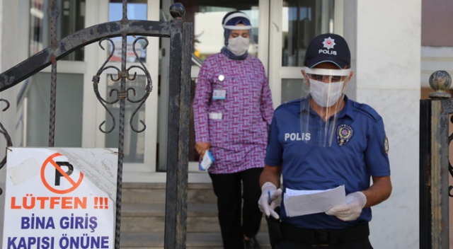 Covid-19'a karşı 'çat kapı' ekibi Covid-19'a karşı 'çat kapı' ekibi