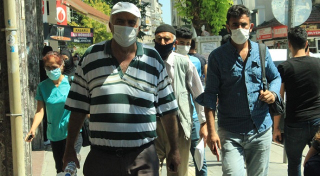 Covid-19 artınca, Elazığ’da herkes maske takmaya başladı Covid-19 artınca, Elazığ’da herkes maske takmaya başladı