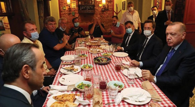 Cumhurbaşkanı Erdoğan, Üsküdar’daki bir restoranda yemek yedi Cumhurbaşkanı Erdoğan, Üsküdar’daki bir restoranda yemek yedi