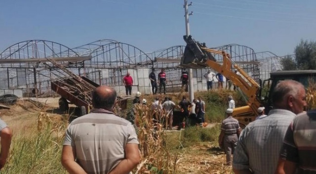 Devrilen traktörün altında kalan çiftçi hayatını kaybetti Devrilen traktörün altında kalan çiftçi hayatını kaybetti