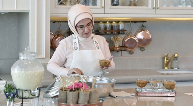 Emine Erdoğan'dan Aşure Günü paylaşımı Emine Erdoğan'dan Aşure Günü paylaşımı