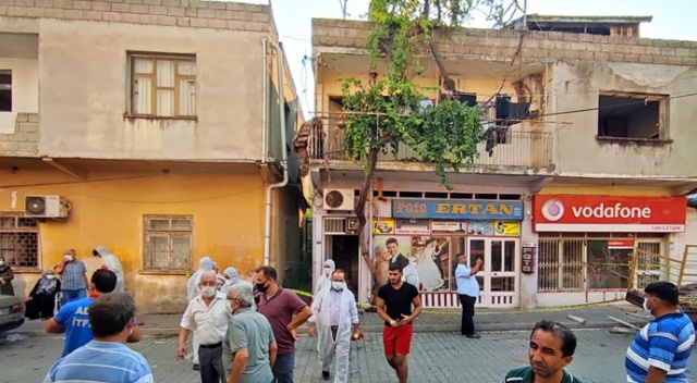 Evde ölü bulunan şahıs sökülen pencereden vinçle çıkarıldı Evde ölü bulunan şahıs sökülen pencereden vinçle çıkarıldı