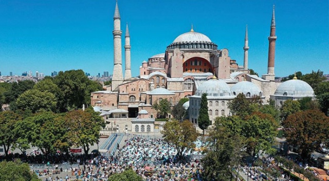 Fransız uzman Ayasofya'nın yeniden ibadete açılmasına tepki gösterilmesini şaşırtıcı buldu Fransız uzman Ayasofya'nın yeniden ibadete açılmasına tepki gösterilmesini şaşırtıcı buldu