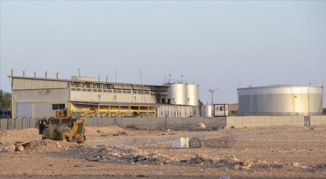 Hafter, Libya'da aylardır petrol üretimine uyguladığı blokajı kaldırdığını duyurdu Hafter, Libya'da aylardır petrol üretimine uyguladığı blokajı kaldırdığını duyurdu