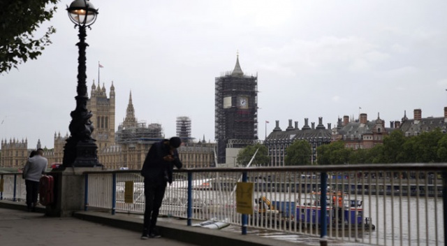 İngiltere, İsviçre, Çekya ve Jamaika'dan gelen yolculara 14 günlük karantina şartı getirdi