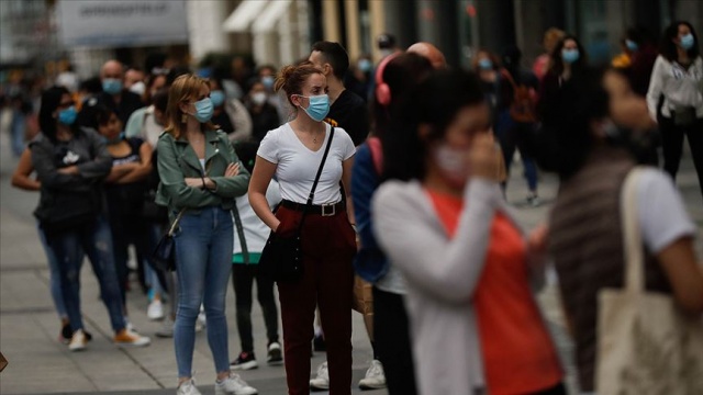 İspanya'da son 24 saatte 9 bin 658 Covid-19 vakası açıklandı