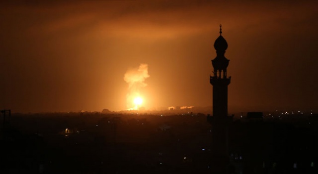İsrail'den Gazze'ye üçüncü hava saldırısı İsrail'den Gazze'ye üçüncü hava saldırısı