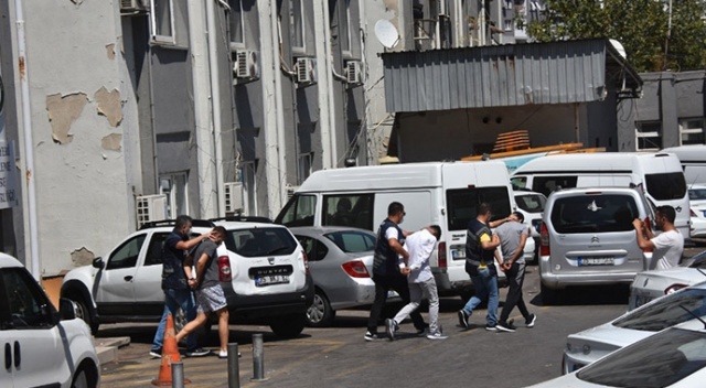 İzmir’de Ceren Duman cinayetinde 2 kişi tutuklandı İzmir’de Ceren Duman cinayetinde 2 kişi tutuklandı
