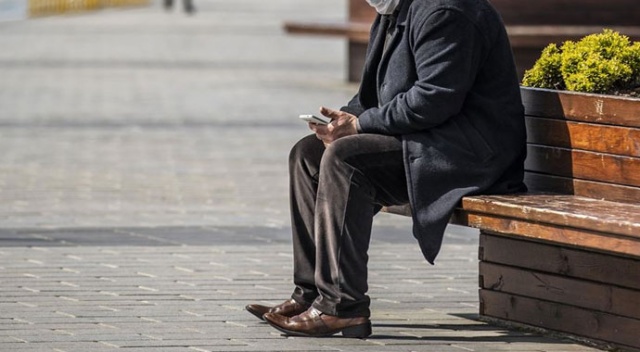 İzmir&#039;de Covid-19 nedeniyle 65 yaş ve üstü vatandaşlara yönelik yeni tedbirler