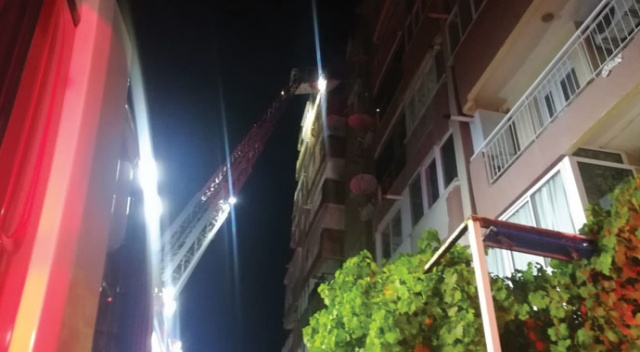 İzmir’de ev yangını: Emekli öğretmen yaşamını yitirdi İzmir’de ev yangını: Emekli öğretmen yaşamını yitirdi