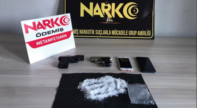 İzmir'de zehir tacirlerine darbe İzmir'de zehir tacirlerine darbe
