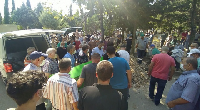 Kamyonet ile duvar arasında sıkışarak hayatını kaybeden genç kız son yolculuğuna uğurlandı Kamyonet ile duvar arasında sıkışarak hayatını kaybeden genç kız son yolculuğuna uğurlandı