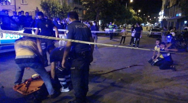 Kaza yapan arkadaşının başında ‘ölme’ diye feryat etti