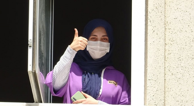Koronavirüse yakalanan genç kız, hastane penceresinden yaşadıklarını anlattı Koronavirüse yakalanan genç kız, hastane penceresinden yaşadıklarını anlattı