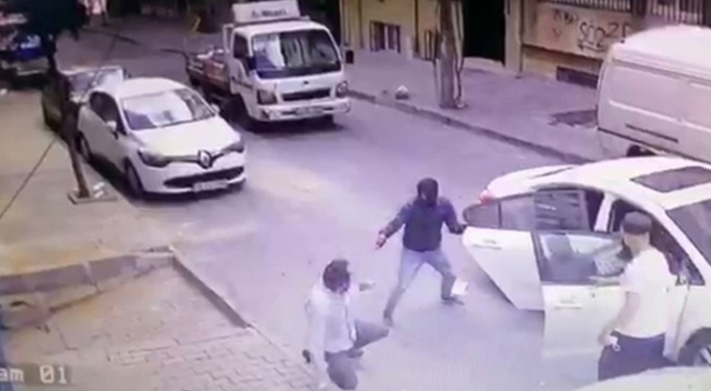 Kuyumcu soyguncuları 11 kilo altınla kayıplara karıştı Kuyumcu soyguncuları 11 kilo altınla kayıplara karıştı