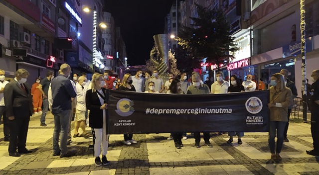 Marmara Depremi'nde hayatını kaybedenler Avcılar'da anıldı Marmara Depremi'nde hayatını kaybedenler Avcılar'da anıldı