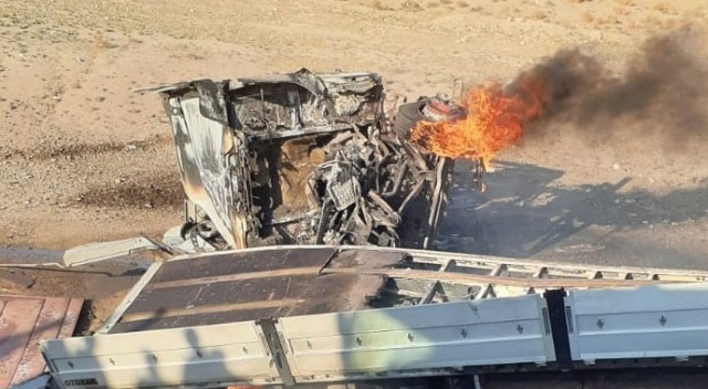 Otomobille çarpışan tır alev alev yandı: 2 yaralı