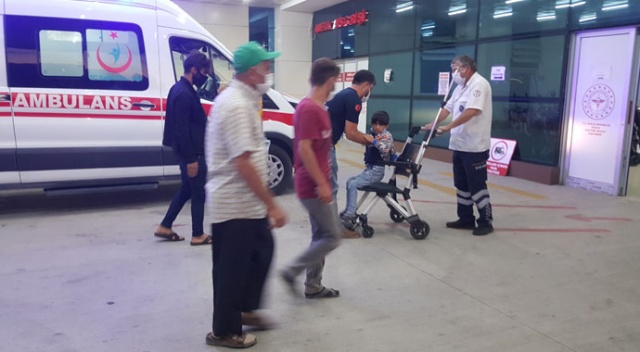 Oynadığı taşı kulağına sokan çocuk, hastanelik oldu Oynadığı taşı kulağına sokan çocuk, hastanelik oldu