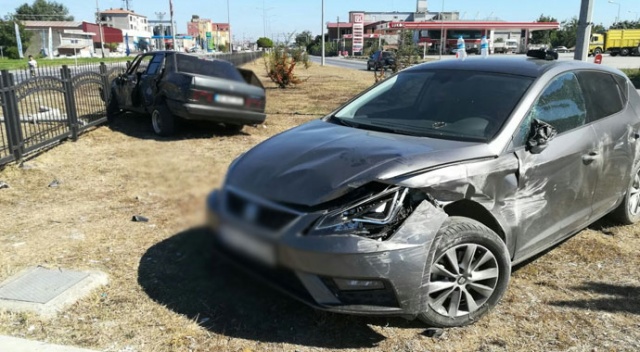 Samsun'da iki otomobil çarpıştı: 8 yaralı Samsun'da iki otomobil çarpıştı: 8 yaralı