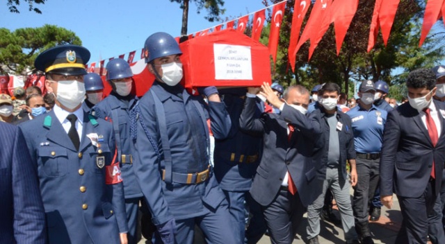 Şehit annesi yürekleri dağladı: Evladıma söz verdim, ağlamayacağım Şehit annesi yürekleri dağladı: Evladıma söz verdim, ağlamayacağım