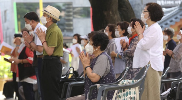 Seul'de maske takma zorunluluğu getirildi Seul'de maske takma zorunluluğu getirildi