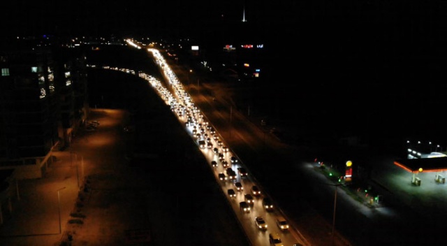 Tatilciler dönüş yoluna geçti, ‘Kilit Kavşak’ta trafik durma noktasına geldi