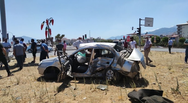 Tır otomobili biçti: 1 ölü Tır otomobili biçti: 1 ölü