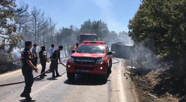 Trafik kazası orman yangınına sebep oldu Trafik kazası orman yangınına sebep oldu