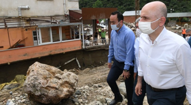 Ulaştırma Bakanı Karaismailoğlu, selin vurduğu Kovanlık ve Çaldağ beldelerinde incelemelerde bulundu