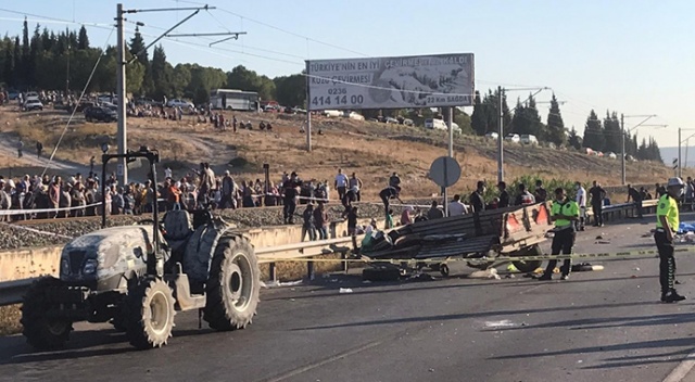 Üzüm işçilerini taşıyan traktör kaza yaptı: 2 ölü, 9 yaralı Üzüm işçilerini taşıyan traktör kaza yaptı: 2 ölü, 9 yaralı