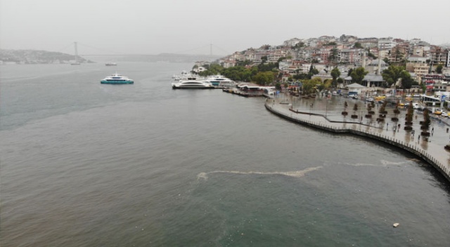 Yağmur sonrası İstanbul Boğazı&#039;nda şok eden görüntü