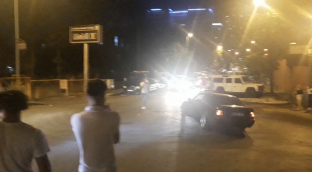 Yasağa rağmen asker uğurlamasında yolu kapatarak drift attılar Yasağa rağmen asker uğurlamasında yolu kapatarak drift attılar