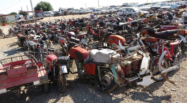 Yüzlerce var! Araç ve motorlar çürümeye terk edildi Yüzlerce var! Araç ve motorlar çürümeye terk edildi