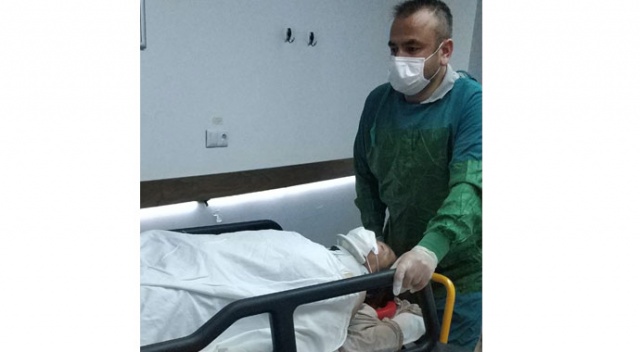 Zincirinden kurtulan boğa sahibini hastanelik etti Zincirinden kurtulan boğa sahibini hastanelik etti