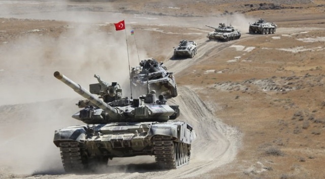 Zırhlı birliklerden güç gösterisi