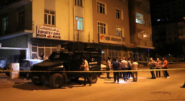 'Üzerimde bomba var' diyerek tehdit etti, polisi görünce kaçtı