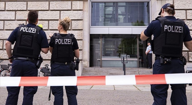 Almanya&#039;da ırkçı paylaşımlarda bulunan 29 polis açığa alındı