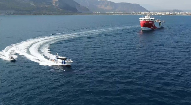 Antalya polisinden Oruç Reis’e anlamlı selam Antalya polisinden Oruç Reis’e anlamlı selam