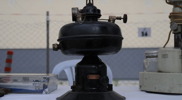 Asırlık sokak lambası tarihe ışık tutuyor