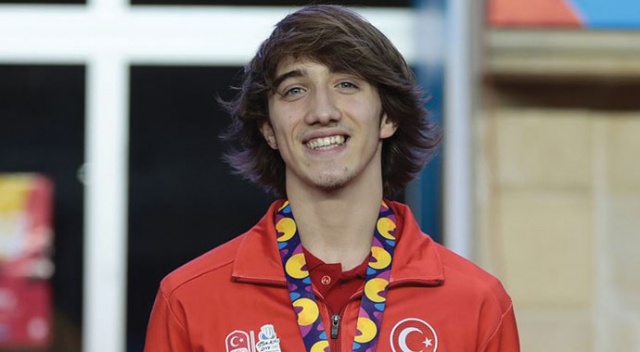 Berke Akçam 400 metre engellide 20 yaş altı Türkiye rekoru kırdı Berke Akçam 400 metre engellide 20 yaş altı Türkiye rekoru kırdı