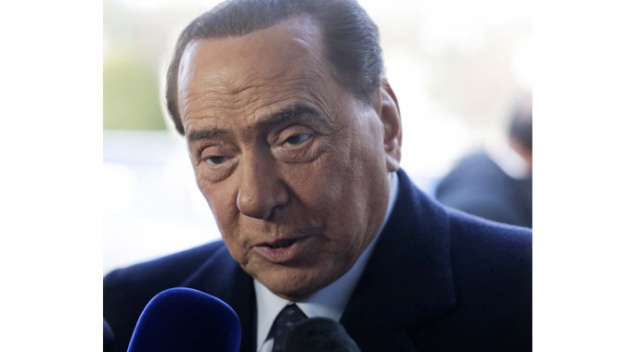 Berlusconi hastaneye kaldırıldı