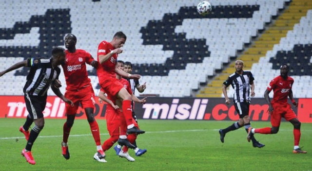 Beşiktaş, Sivasspor’a 1-0 mağlup oldu