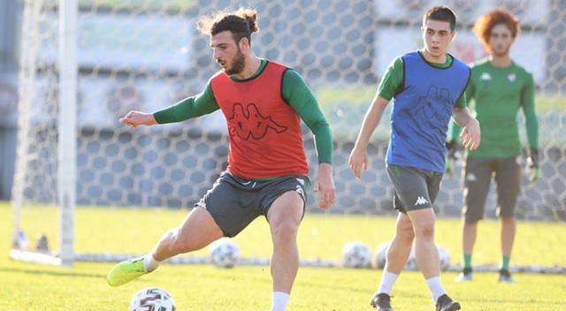 Bursasporlu futbolcuya Süper Lig’den iki talip Bursasporlu futbolcuya Süper Lig’den iki talip