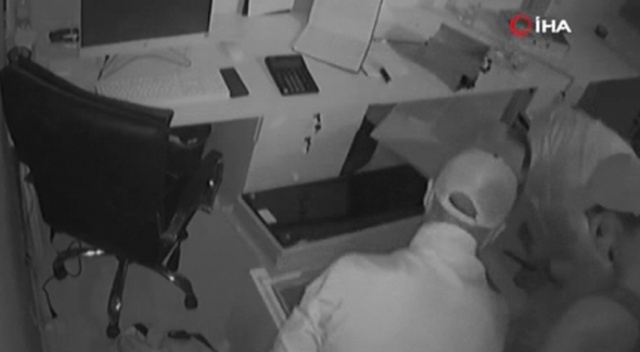 Çelik kasa boş çıkınca hırsızlar şaşkına döndü Çelik kasa boş çıkınca hırsızlar şaşkına döndü