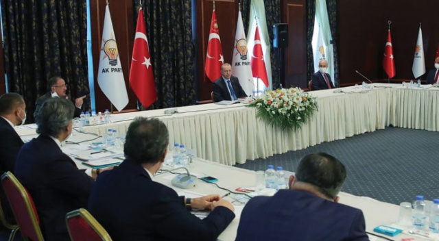 Cumhurbaşkanı Erdoğan AK Parti’ye yeni katılan 31 belediye başkanı ile görüştü Cumhurbaşkanı Erdoğan AK Parti’ye yeni katılan 31 belediye başkanı ile görüştü