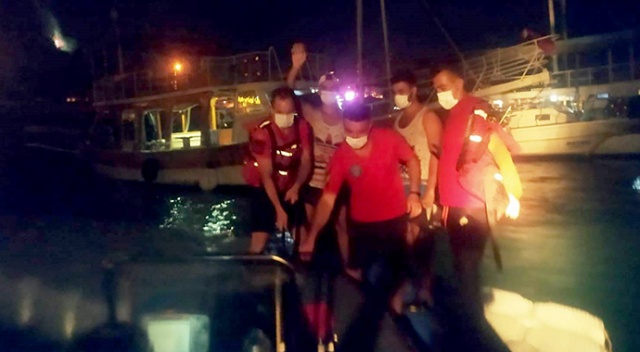 Deniz kıyısında mahsur kalan tatilcileri JÖAK ve JAK kurtardı Deniz kıyısında mahsur kalan tatilcileri JÖAK ve JAK kurtardı