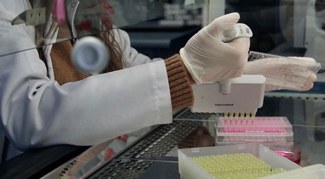 Endonezya’da potansiyel Covid-19 aşısı olan gönüllünün testi pozitif çıktı